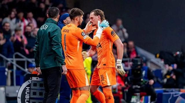 世界杯滚球下注平台-23岁生日前，出身门将世家的他收到了足以毁掉职业生涯的“礼物”|金斯基|热刺|图多尔|欧冠|捷克_新浪体育_新浪新闻