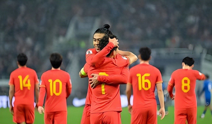 世界杯下注-邝兆镭仅用一场中超就征服球迷，替补登场多次送威胁球，值得期待|邝兆雷|海牛队|云南玉昆|云南|青岛海牛_新浪新闻