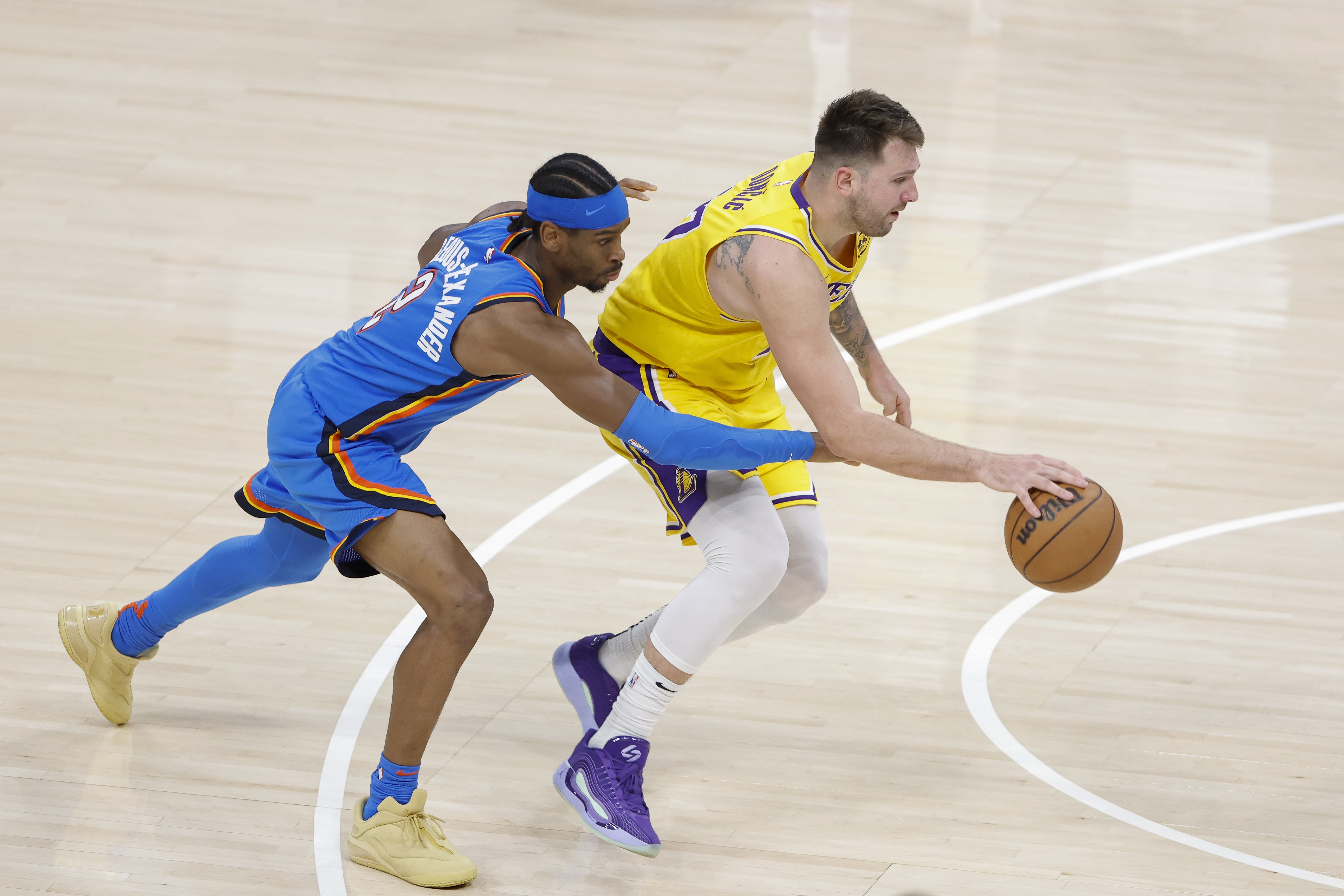 世界杯滚球下注平台-太卷了！西部前三三月战绩：雷霆14-1 马刺14-2 湖人15-2